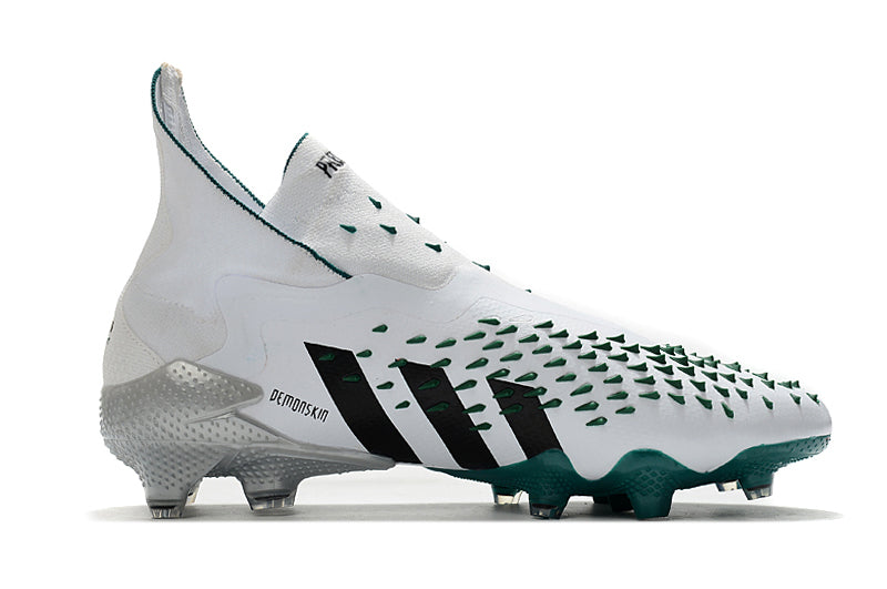 Chuteira Adidas Predator Freak+ Campo