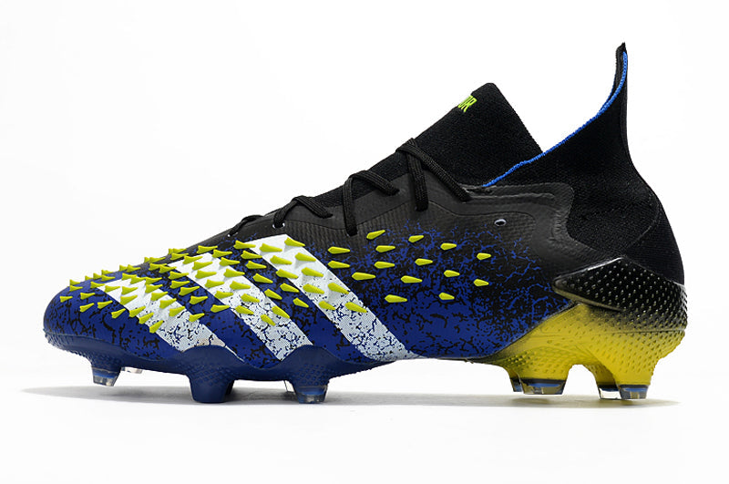 Chuteira Adidas Predator Freak+ 1. Campo