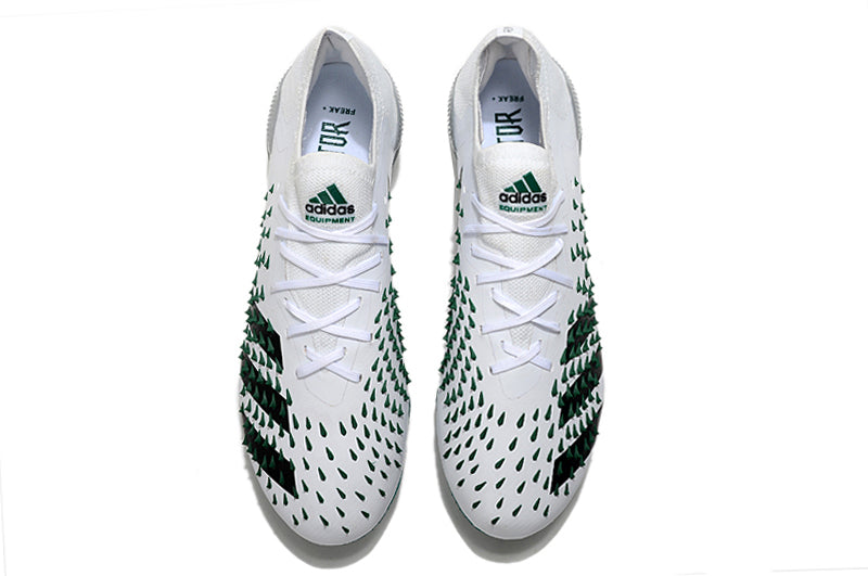 Chuteira Adidas Predator Freak+ Low .1 Campo