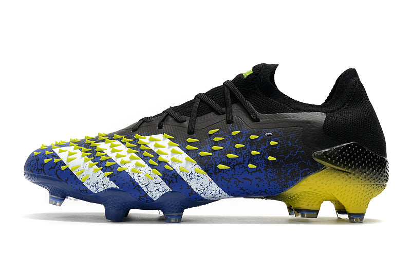 Chuteira Adidas Predator Freak+ Low 1. Campo