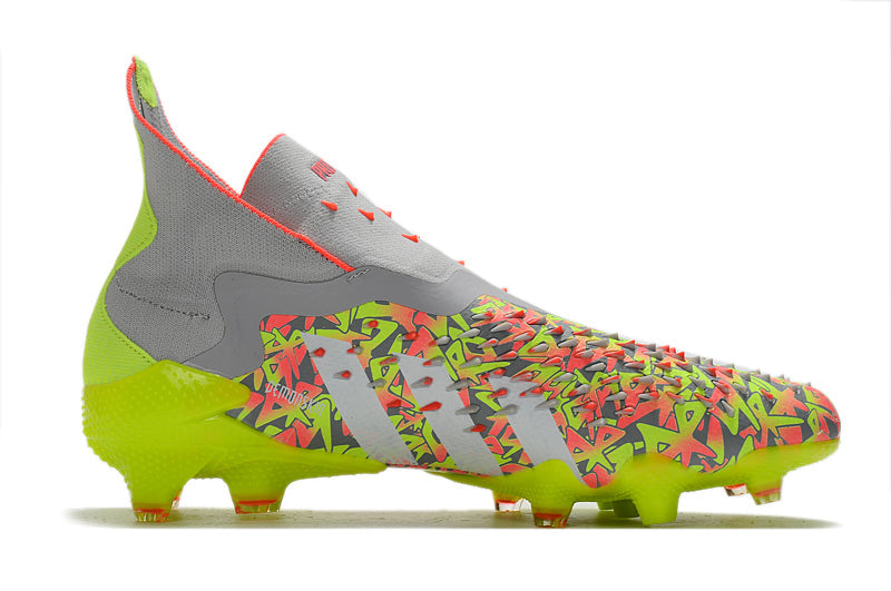 Chuteira Adidas Predator Freak+ Campo