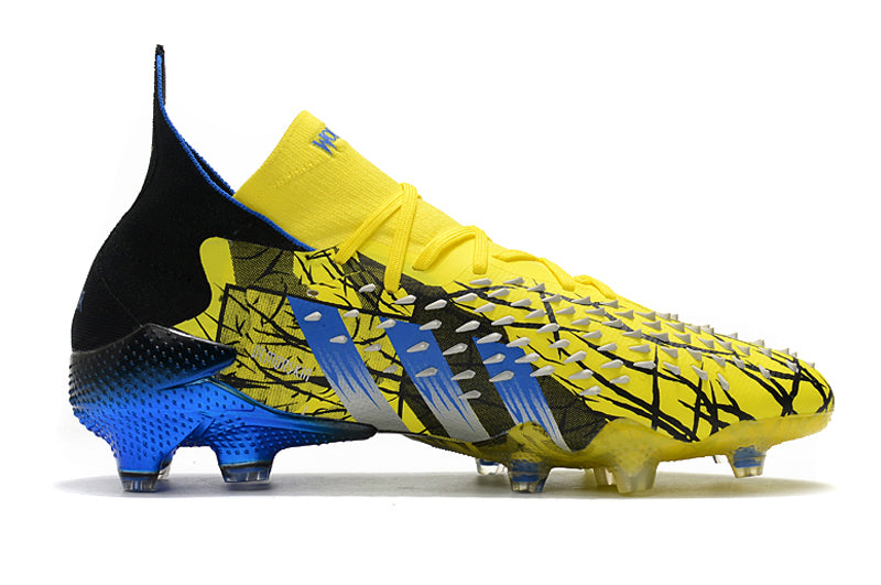 Chuteira Adidas Predator Freak+ 1. Campo